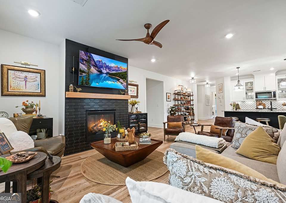 1st image of 409 McDaniel Pl