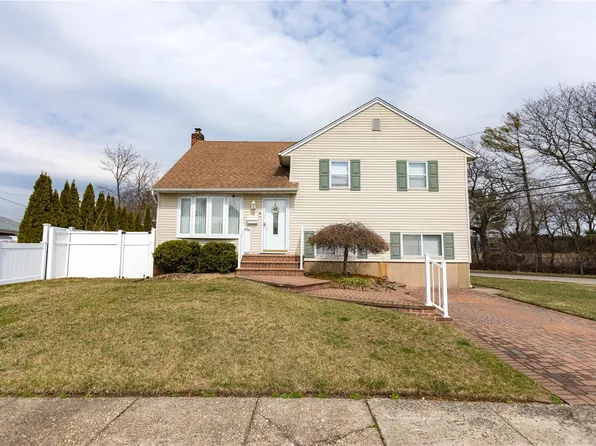 19 N Brittany Drive, Bethpage, NY 11714