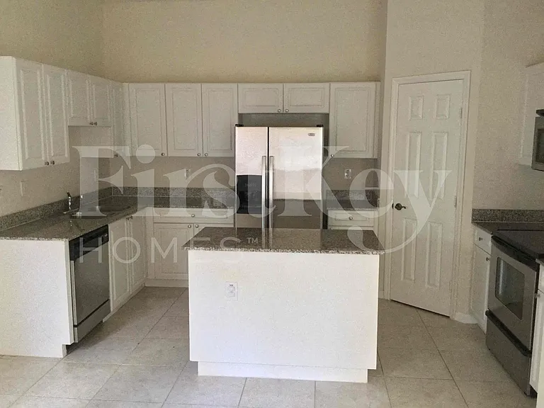 2362 SE 17th Ter — Photo 4