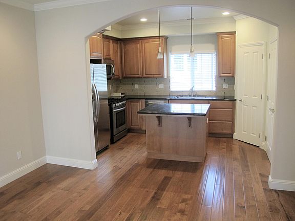 4th image of 1132 Willow Village Sq