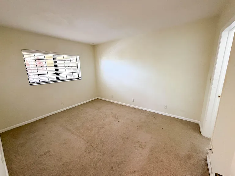 917 NE 16th Ave #16 — Photo 14