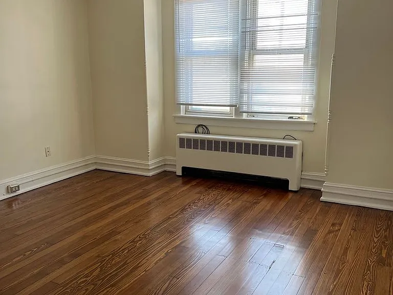 1320-1322 Chelsea Ave — Photo 27