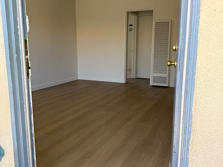 18401 Malden Apartments — Photo 7