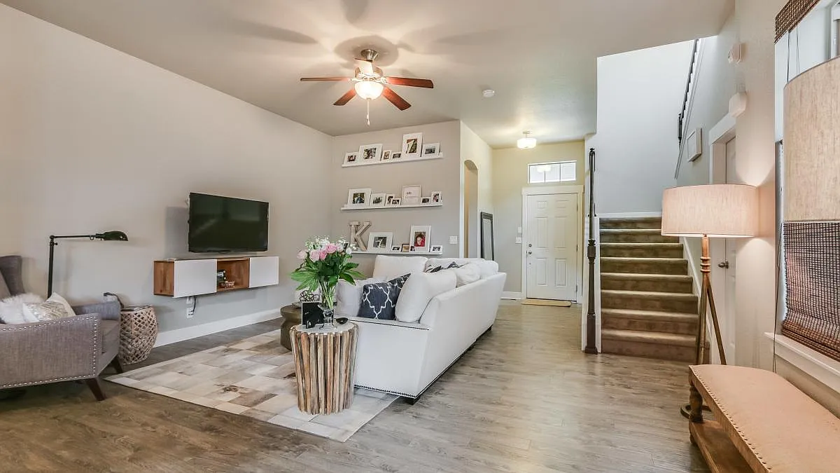 3 bed, 2690 sqft, $3,400 — Photo 3