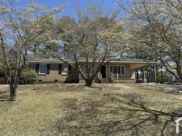 4159 Village Dr, Fayetteville, NC 28304