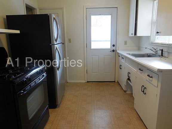 4th image of 365 Aspen St