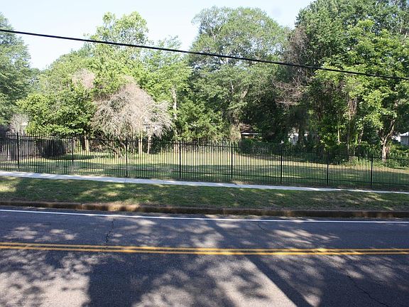 5th image of 303 N 4th St