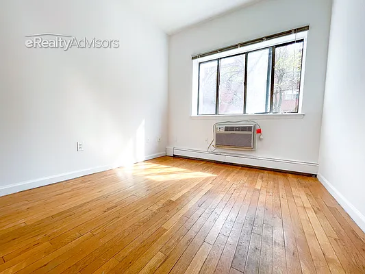 Rented by eRealty Advisors USA Inc | media 1