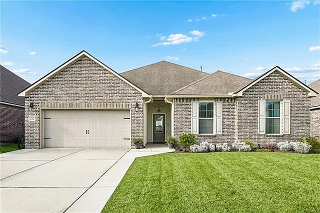 664 Lakeshore Village Dr