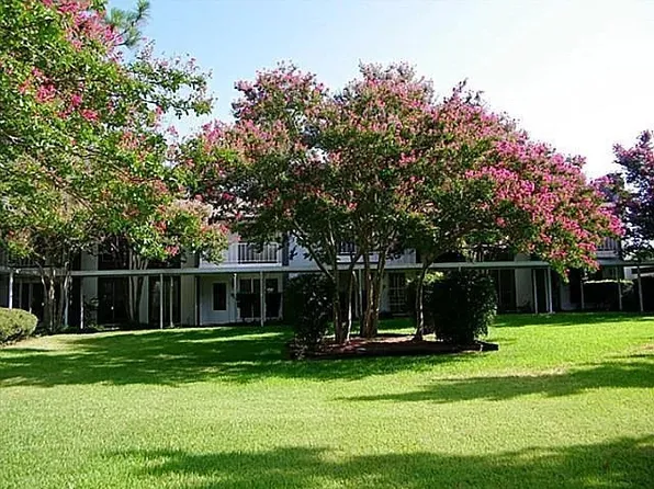 410 Hollyhill Ln, Denton, TX 76205