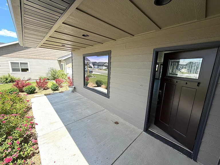 2865 Ashley Ave — Photo 2