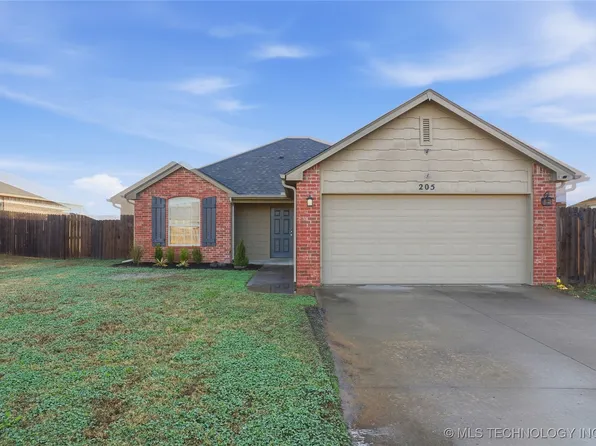 205 Vail Cir, Kiefer, OK 74041