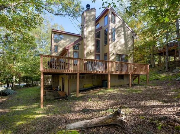 143 Oxford St, Bushkill, PA 18324