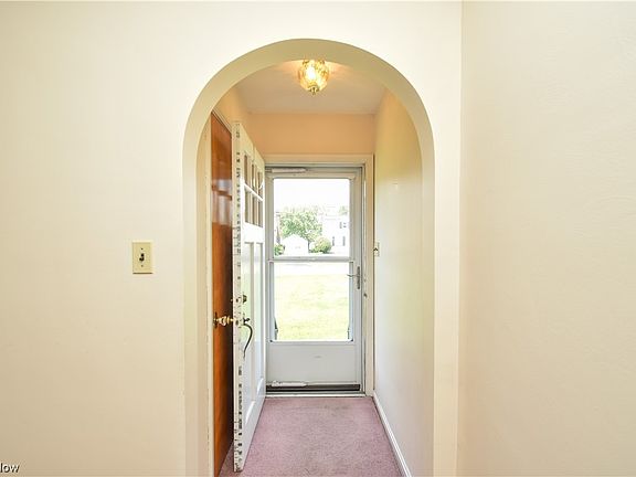 4th image of 241 Afton Ave