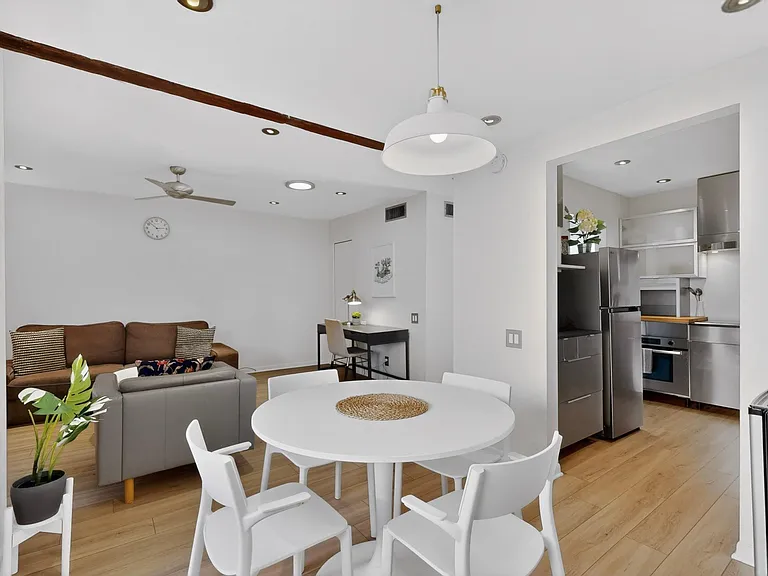 1106 W 6th St #212 — Photo 10
