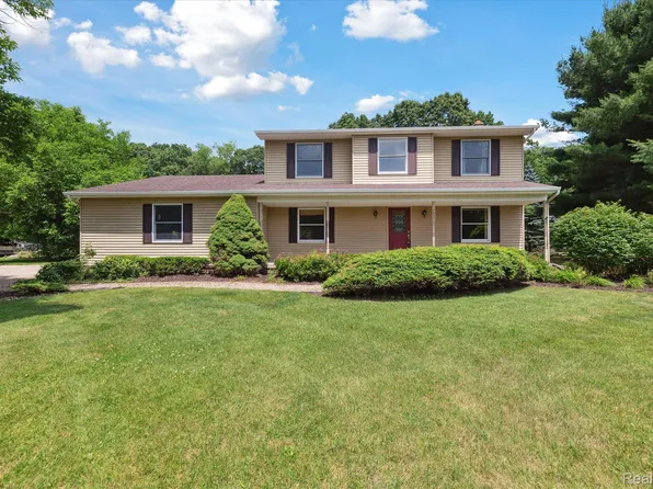 7057 Wide Valley Dr, Brighton, MI 48116