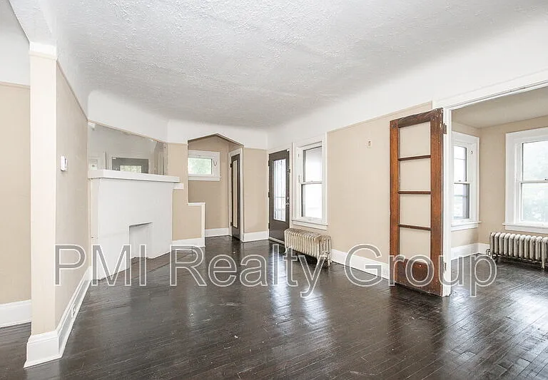 888 Evangeline Rd — Photo 4