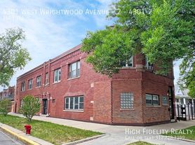 4301 W Wrightwood Ave
