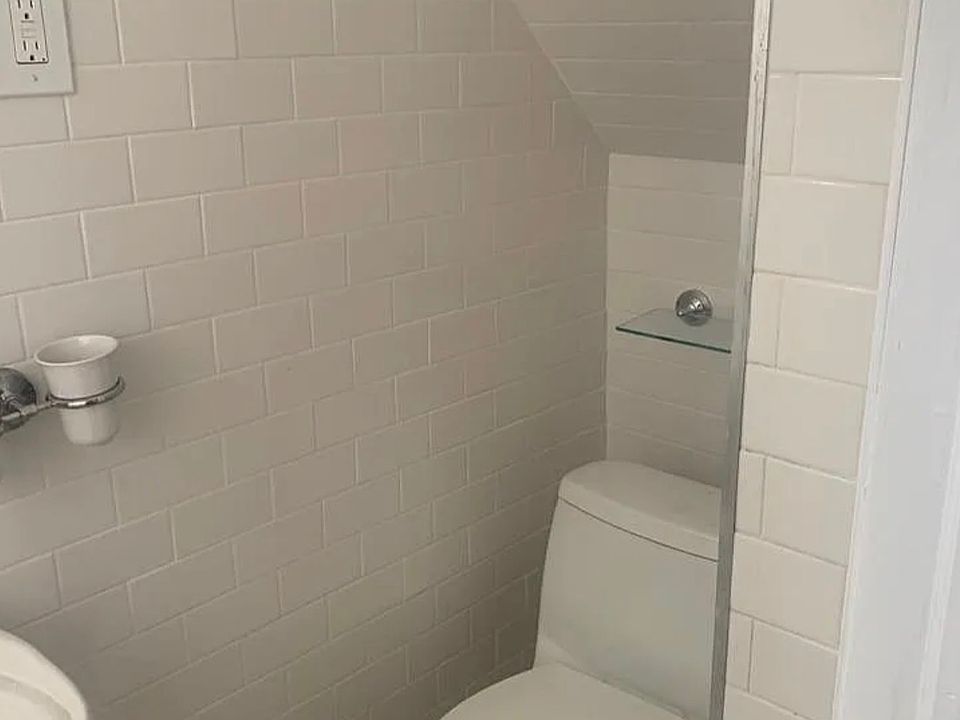 1st image of 13915 89th Ave