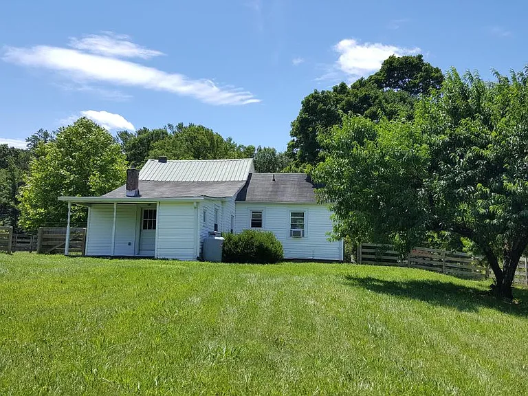 2071 Hudson Rd — Photo 4