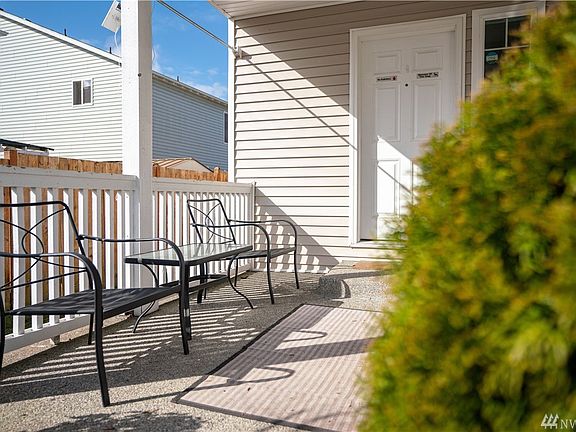 5th image of 17906 19th Avenue Ct E