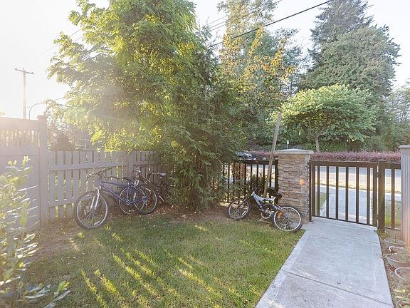3rd image of 13898 64th Ave #16