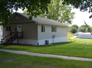 321 W Washington St, Sigourney, IA 52591