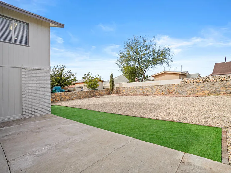 12115 Royal Woods Dr — Photo 33