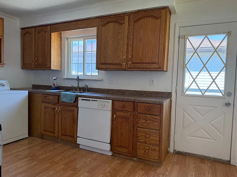 4810 Campbell St — Photo 12