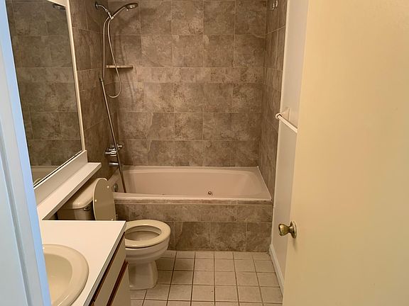 3rd image of 319 Waters Edge Dr