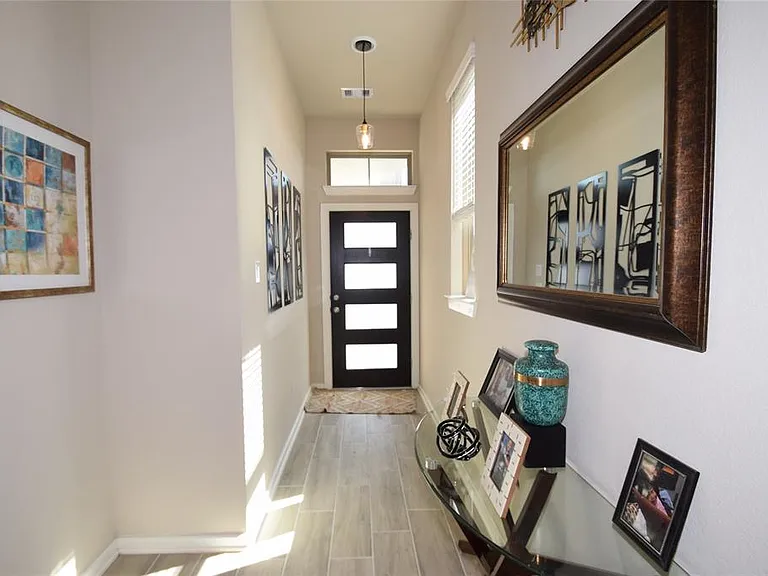 917 Crystal Bend Ln — Photo 3