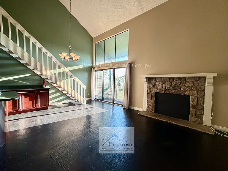 144 W Rockrimmon Blvd #303 — Photo 4