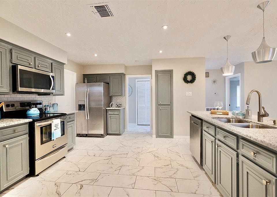 1st image of 3409 Glenmeadow Dr