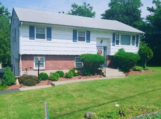 2 Cinder Rd, Garnerville, NY 10923