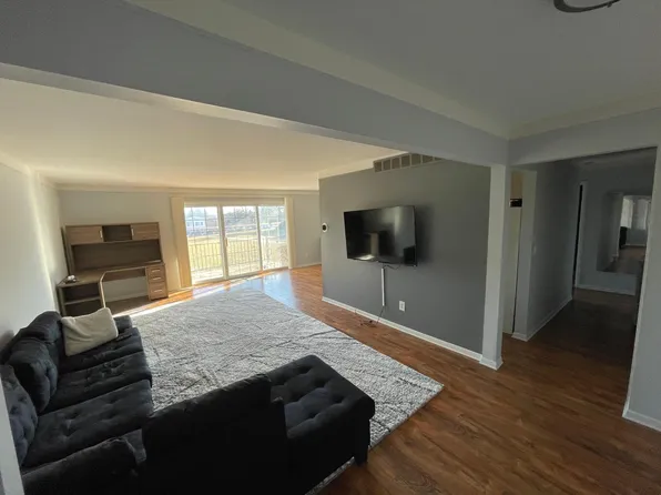 500 Fox Hills Dr N, Bloomfield Hills, MI