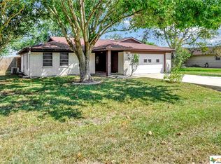 112 Falcon Ln, Victoria, TX 77905