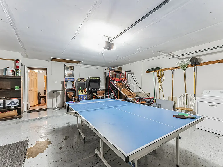 821 Cornell Ln — Photo 31