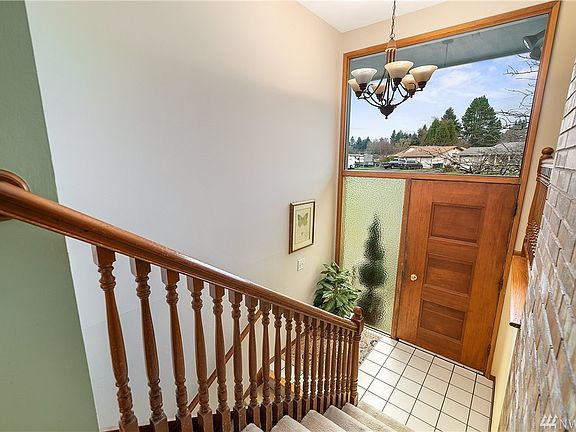 3rd image of 2221 Cypress Pl SE