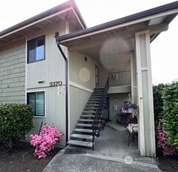 2nd image of 3370 Narrows View Lane NE #202
