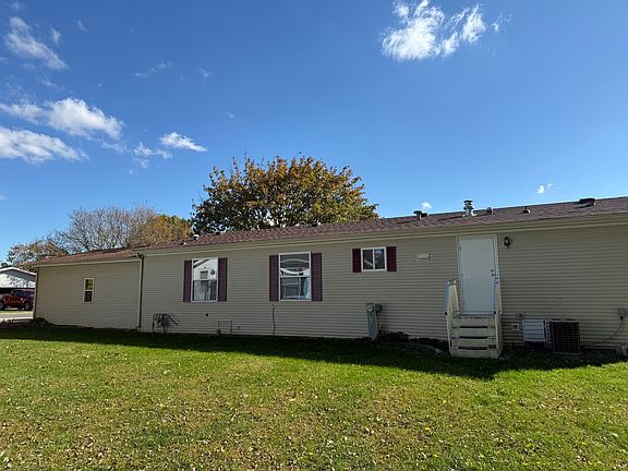 2nd image of 409 E Wood Ln
