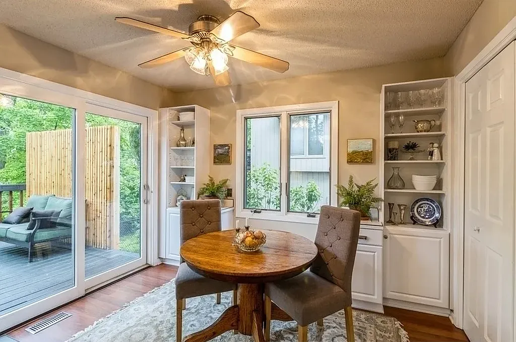 4 bed, 3.5 bath, 3366 sqft, $2,975 — Photo 4