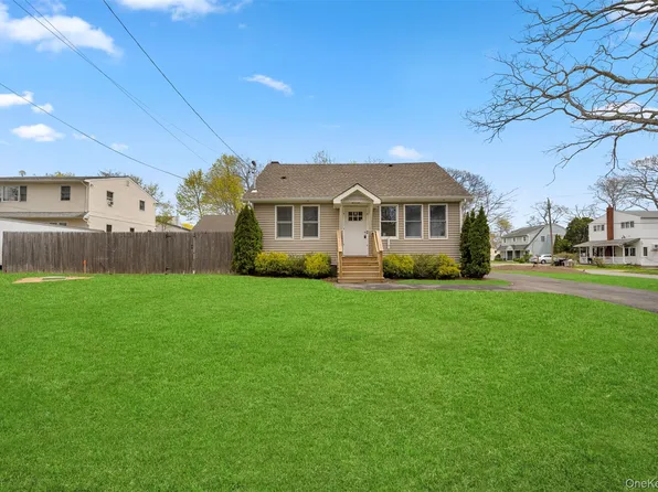 3 Ocean Avenue, Mastic, NY 11950