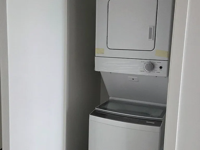 1185 Dupont St #808 — Photo 15