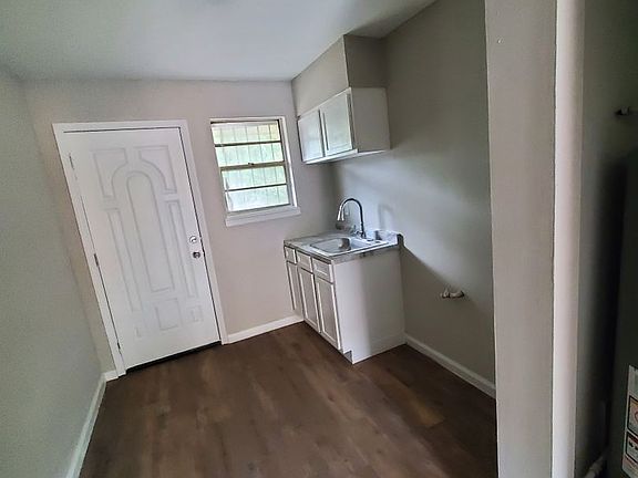 3rd image of 607 E McLemore Ave APT 10