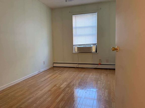 3rd image of 45 W 118th St #2122