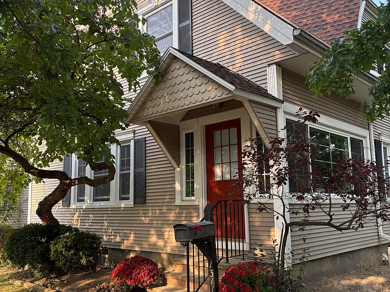 1311 Jackson Ave — Photo 1