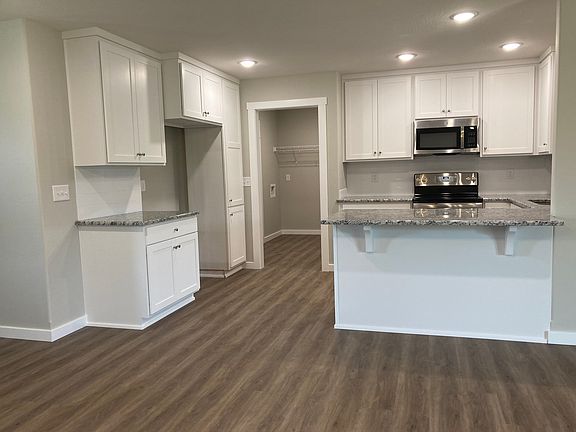 3rd image of 1003 S Rimes Ave