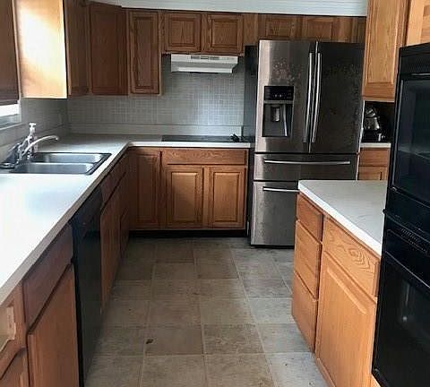 3rd image of 646 Gordon Dr