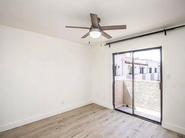 3102 E Clarendon Ave #207 — Photo 14