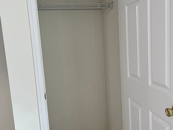 4th image of 362-376 Lantern Ln